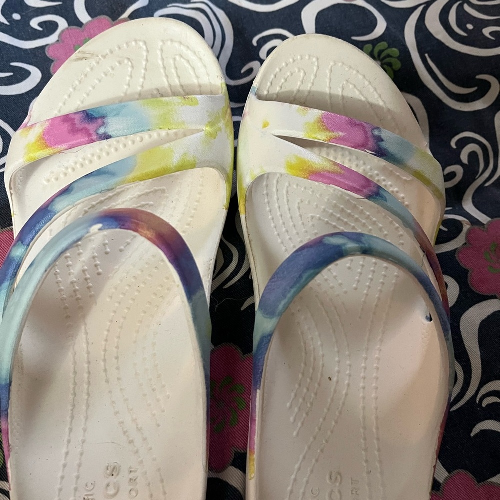 Crocs sz 6 tye dye - Picture 3 of 5